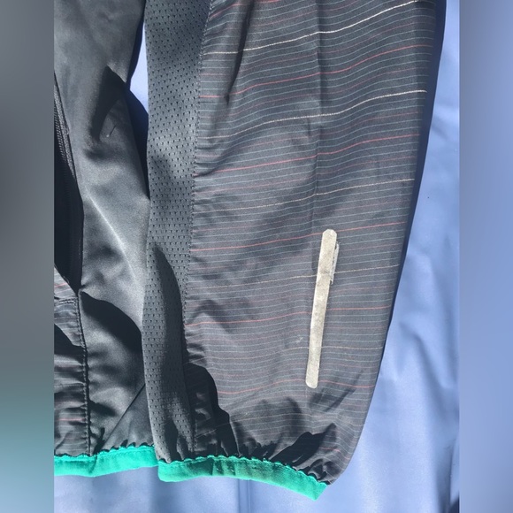 Puma SportLifestyle Semi-Reflective Lightweight Jacket - S - Picture 5 of 5